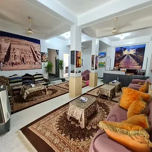 Bed & Breakfast Grand &hostel, Luxor